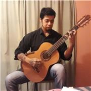 Profesor de guitarra de concierto con amplia experiencia en desarrollo tecnico y estilistico de todos los estilos. Asesoramiento personalizado